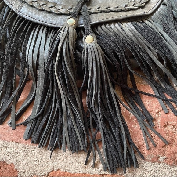 Veggio Fringed Cowgirl Distressed cross body black leather flap bag paisley - Picture 4 of 16